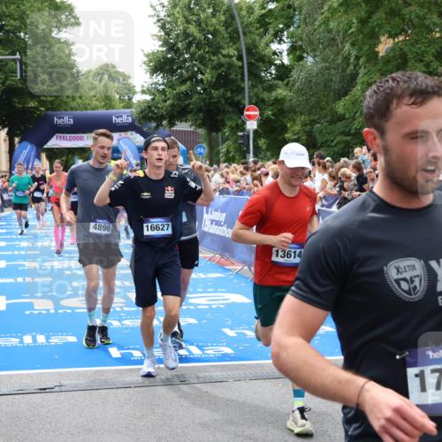29.06.2025 - hella hamburg halbmarathon Zöllner http://msf.ph/oto/8207660 29.06.2025 10:49:12 Ziel 2013, 4832, 4847, 4890, 6389, 10184, 13614, 15523, 16414, 16627, 16731, 17173, 18598, 18842 meine-sportfotos.de