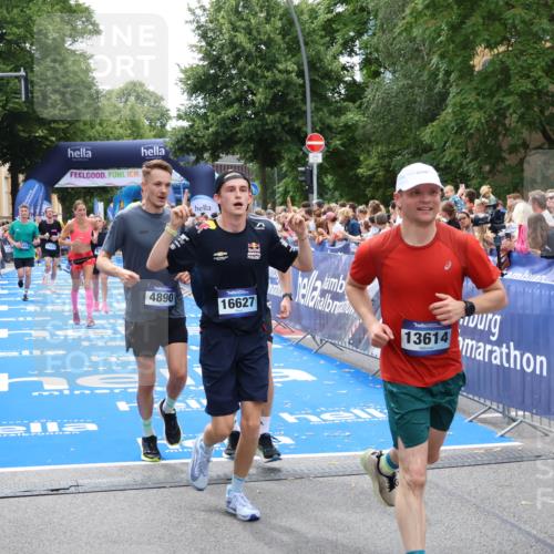29.06.2025 - hella hamburg halbmarathon Zöllner http://msf.ph/oto/8207667 29.06.2025 10:49:12 Ziel 2013, 4832, 4847, 4890, 6389, 10184, 13614, 15523, 16414, 16627, 16731, 17173, 18598, 18842 meine-sportfotos.de