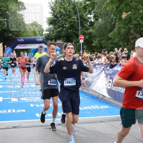 29.06.2025 - hella hamburg halbmarathon Zöllner http://msf.ph/oto/8207679 29.06.2025 10:49:13 Ziel 2013, 4832, 4847, 4890, 6389, 10184, 15523, 16414, 16731, 17173, 18598, 18842 meine-sportfotos.de