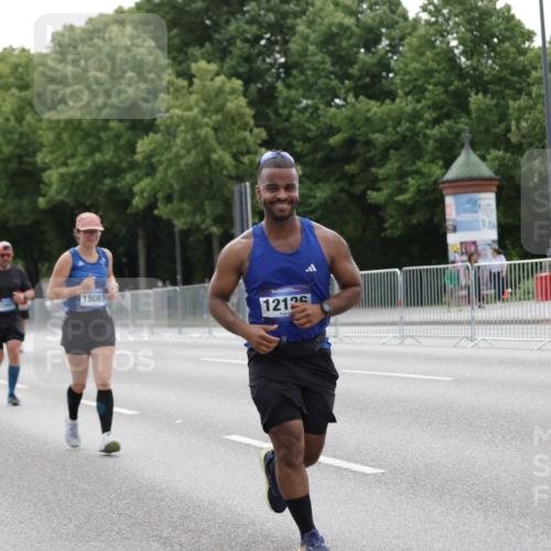 29.06.2025 - hella hamburg halbmarathon Jannik Wohlers http://msf.ph/oto/8207723 29.06.2025 10:26:09 Lombardsbrücke 1300, 2643, 4844, 6905, 7929, 8079, 8357, 8942, 9186, 11270, 12126, 13264, 14930, 15807, 16788, 17300, 17675, 18074, 18087 meine-sportfotos.de
