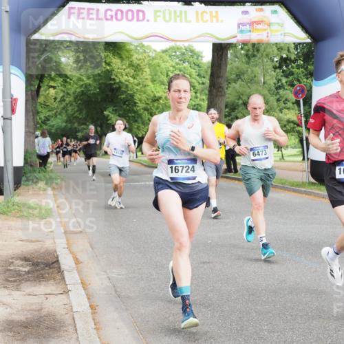29.06.2025 - hella hamburg halbmarathon MichiJ http://msf.ph/oto/8207739 29.06.2025 10:22:42 Zwischen KM18-KM19 1910, 1959, 2836, 6473, 8956, 14975, 16148, 16724, 16755, 18455, 18731 meine-sportfotos.de