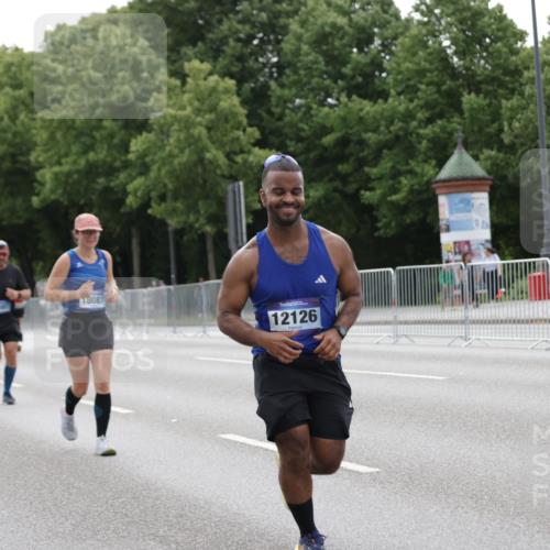 29.06.2025 - hella hamburg halbmarathon Jannik Wohlers http://msf.ph/oto/8207743 29.06.2025 10:26:09 Lombardsbrücke 1300, 2643, 4844, 6905, 7929, 8079, 8357, 8942, 9186, 11270, 12126, 13264, 14930, 15807, 16788, 17300, 17675, 18074, 18087 meine-sportfotos.de