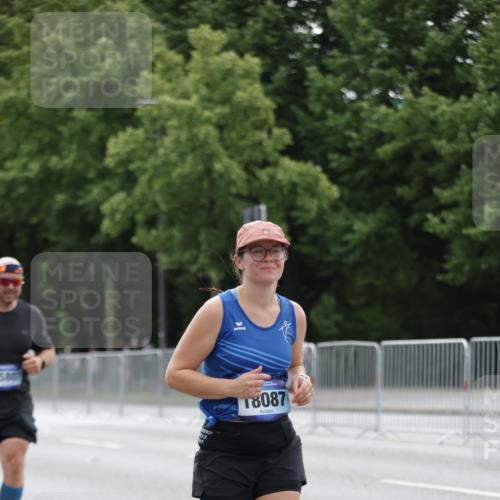 29.06.2025 - hella hamburg halbmarathon Jannik Wohlers http://msf.ph/oto/8207769 29.06.2025 10:26:10 Lombardsbrücke 1300, 2643, 4507, 4509, 4844, 6905, 7929, 8079, 8357, 9186, 11270, 12126, 13264, 14930, 15807, 16788, 17300, 17675, 18074, 18087 meine-sportfotos.de