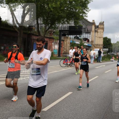 29.06.2025 - hella hamburg halbmarathon Yannick Fuchs http://msf.ph/oto/8207772 29.06.2025 10:44:57 20KM 1461, 1466, 1750, 1817, 2207, 2411, 2540, 2880, 3654, 4077, 4816, 5018, 5115, 6027, 6712, 7052, 7134, 7369, 7397, 7583, 7930, 7932, 8117, 8205, 8261, 8819, 9057, 10215, 11214, 11422, 12016, 12778, 12949, 13687, 13701, 13808, 13875, 14034, 14125, 14626, 15362, 15395, 15720, 16285, 16291, 17129, 17179, 17221, 17823, 18006, 18182, 18394, 18413, 18489 meine-sportfotos.de