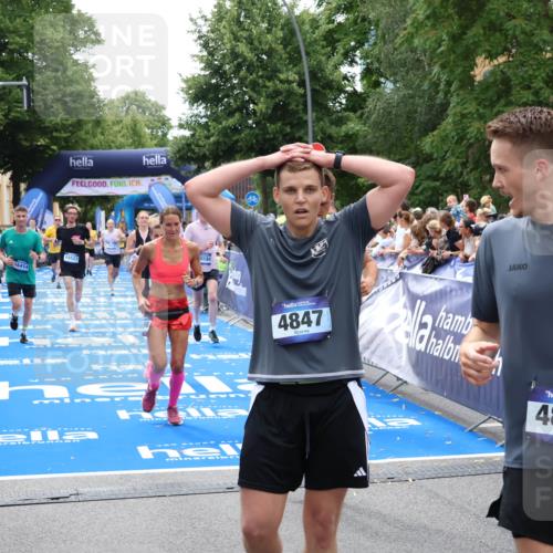 29.06.2025 - hella hamburg halbmarathon Zöllner http://msf.ph/oto/8207803 29.06.2025 10:49:15 Ziel 2013, 4832, 6389, 8112, 9348, 10184, 13450, 15523, 16369, 16414, 16731, 17173, 18598, 18842 meine-sportfotos.de
