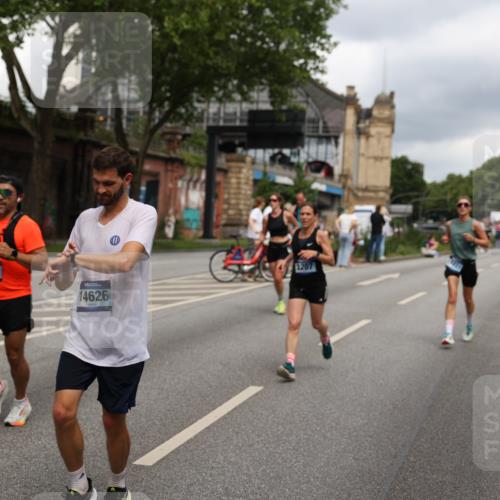 29.06.2025 - hella hamburg halbmarathon Yannick Fuchs http://msf.ph/oto/8207804 29.06.2025 10:44:57 20KM 1461, 1466, 1750, 1817, 2207, 2411, 2540, 2880, 3654, 4077, 4816, 5018, 5115, 6027, 6712, 7052, 7134, 7369, 7397, 7583, 7930, 7932, 8117, 8205, 8261, 8819, 9057, 10215, 11214, 11422, 12016, 12778, 12949, 13687, 13701, 13808, 13875, 14034, 14125, 14626, 15362, 15395, 15720, 16285, 16291, 17129, 17179, 17221, 17823, 18006, 18182, 18394, 18413, 18489 meine-sportfotos.de