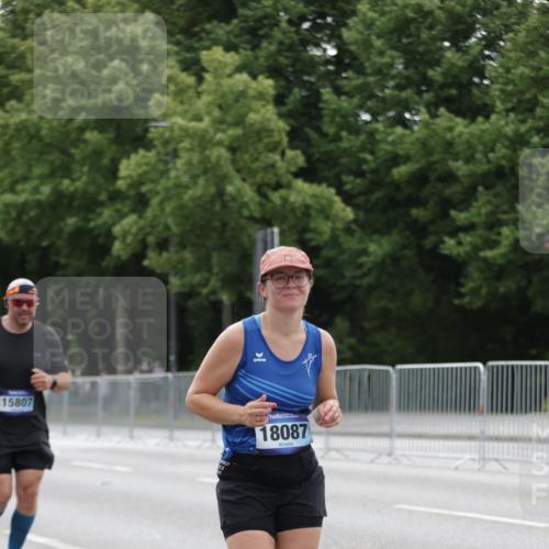 29.06.2025 - hella hamburg halbmarathon Jannik Wohlers http://msf.ph/oto/8207806 29.06.2025 10:26:10 Lombardsbrücke 1300, 2643, 4507, 4509, 4844, 6905, 7929, 8079, 8357, 9186, 11270, 12126, 13264, 14930, 15807, 16788, 17300, 17675, 18074, 18087 meine-sportfotos.de