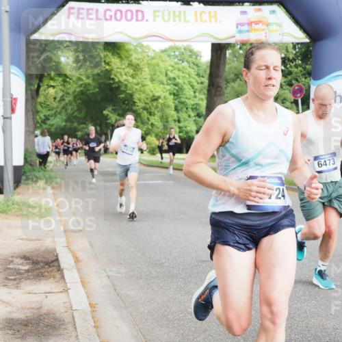 29.06.2025 - hella hamburg halbmarathon MichiJ http://msf.ph/oto/8207816 29.06.2025 10:22:42 Zwischen KM18-KM19 1910, 1959, 2836, 6473, 8956, 14975, 16148, 16724, 16755, 18455, 18731 meine-sportfotos.de