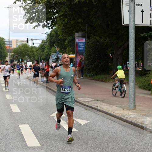 29.06.2025 - hella hamburg halbmarathon Yannick Fuchs http://msf.ph/oto/8207828 29.06.2025 10:32:17 20KM 1290, 1505, 2404, 3480, 3790, 5042, 5791, 5923, 6047, 9017, 9944, 10190, 10451, 10922, 11106, 11423, 12739, 12900, 13148, 13372, 13595, 13900, 15410, 15888, 17726, 18103, 18193, 18216, 18277, 18357, 18986 meine-sportfotos.de