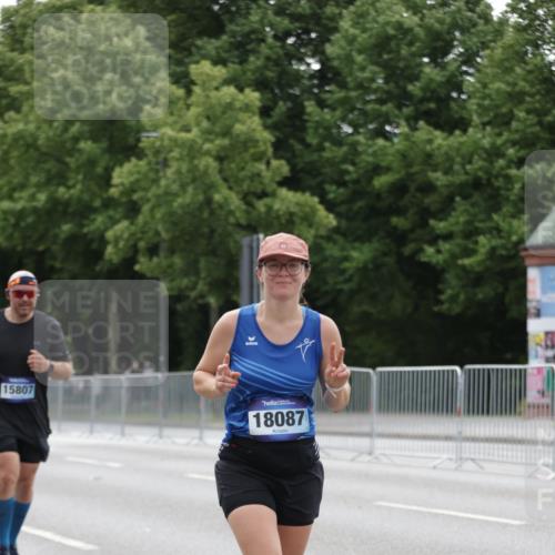 29.06.2025 - hella hamburg halbmarathon Jannik Wohlers http://msf.ph/oto/8207849 29.06.2025 10:26:10 Lombardsbrücke 1300, 2643, 4507, 4509, 4844, 6905, 7929, 8079, 8357, 9186, 11270, 12126, 13264, 14930, 15807, 16788, 17300, 17675, 18074, 18087 meine-sportfotos.de