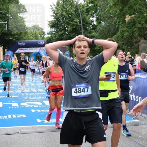 29.06.2025 - hella hamburg halbmarathon Zöllner http://msf.ph/oto/8207865 29.06.2025 10:49:15 Ziel 2013, 4832, 6389, 8112, 9348, 10184, 13450, 15523, 16369, 16414, 16731, 17173, 18598, 18842 meine-sportfotos.de