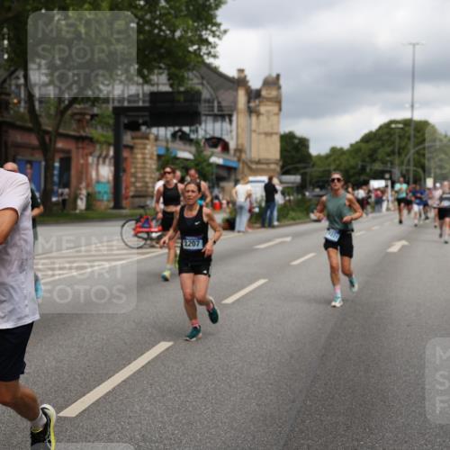29.06.2025 - hella hamburg halbmarathon Yannick Fuchs http://msf.ph/oto/8207918 29.06.2025 10:44:57 20KM 1461, 1466, 1750, 1817, 2207, 2411, 2540, 2880, 3654, 4077, 4816, 5018, 5115, 6027, 6712, 7052, 7134, 7369, 7397, 7583, 7930, 7932, 8117, 8205, 8261, 8819, 9057, 10215, 11214, 11422, 12016, 12778, 12949, 13687, 13701, 13808, 13875, 14034, 14125, 14626, 15362, 15395, 15720, 16285, 16291, 17129, 17179, 17221, 17823, 18006, 18182, 18394, 18413, 18489 meine-sportfotos.de