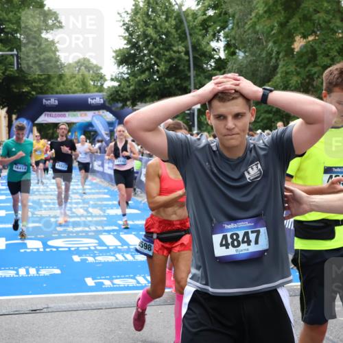 29.06.2025 - hella hamburg halbmarathon Zöllner http://msf.ph/oto/8207922 29.06.2025 10:49:16 Ziel 2013, 6389, 8112, 9348, 10053, 10184, 13450, 15523, 16369, 16414, 16731, 17173, 18598, 18842 meine-sportfotos.de