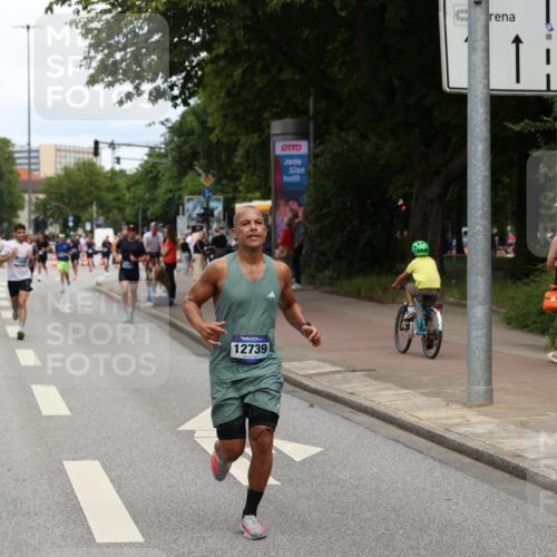 29.06.2025 - hella hamburg halbmarathon Yannick Fuchs http://msf.ph/oto/8207938 29.06.2025 10:32:17 20KM 1290, 1505, 2404, 3480, 3790, 5042, 5791, 5923, 6047, 9017, 9944, 10190, 10451, 10922, 11106, 11423, 12739, 12900, 13148, 13372, 13595, 13900, 15410, 15888, 17726, 18103, 18193, 18216, 18277, 18357, 18986 meine-sportfotos.de
