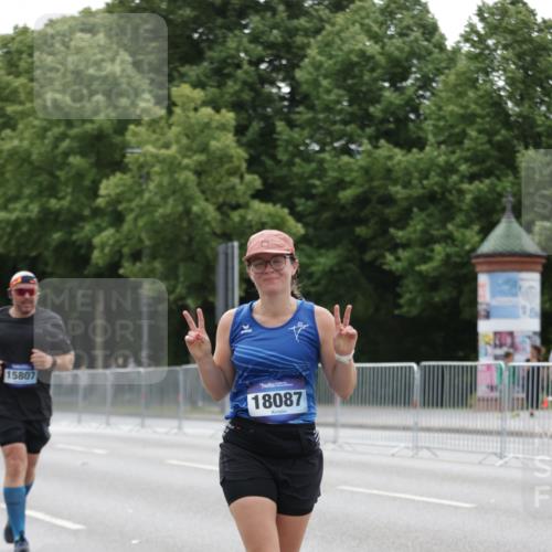 29.06.2025 - hella hamburg halbmarathon Jannik Wohlers http://msf.ph/oto/8207961 29.06.2025 10:26:11 Lombardsbrücke 1300, 2643, 4507, 4509, 4844, 6905, 7929, 8079, 8357, 9186, 11270, 12126, 13264, 14930, 15807, 16788, 17300, 17675, 18074, 18087 meine-sportfotos.de