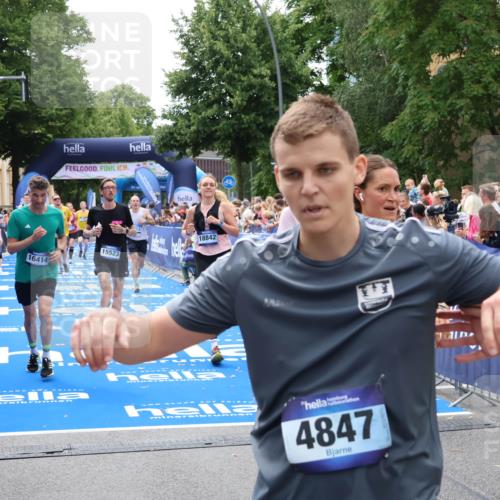 29.06.2025 - hella hamburg halbmarathon Zöllner http://msf.ph/oto/8207979 29.06.2025 10:49:17 Ziel 2013, 6158, 6389, 8112, 9348, 10053, 10184, 13450, 15523, 16369, 16414, 16731, 18842 meine-sportfotos.de