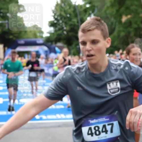 29.06.2025 - hella hamburg halbmarathon Zöllner http://msf.ph/oto/8208012 29.06.2025 10:49:17 Ziel 2013, 6158, 6389, 8112, 9348, 10053, 10184, 13450, 15523, 16369, 16414, 16731, 18842 meine-sportfotos.de