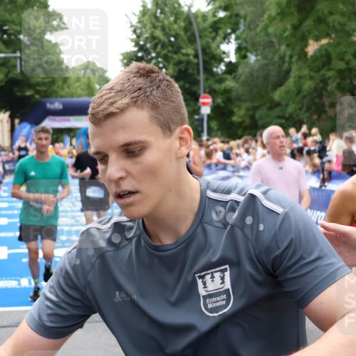 29.06.2025 - hella hamburg halbmarathon Zöllner http://msf.ph/oto/8208022 29.06.2025 10:49:17 Ziel 2013, 6158, 6389, 8112, 9348, 10053, 10184, 13450, 15523, 16369, 16414, 16731, 18842 meine-sportfotos.de