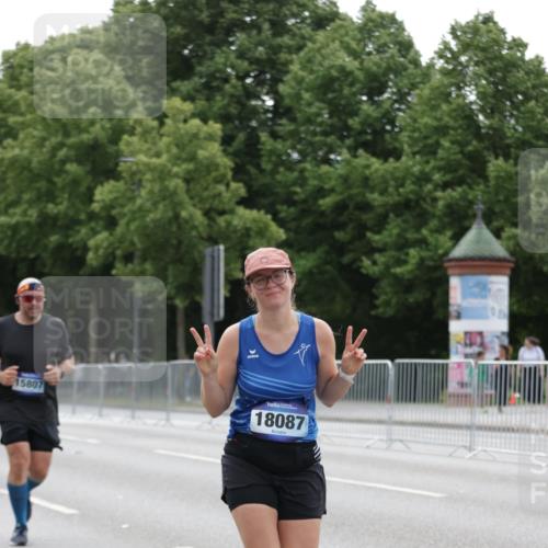 29.06.2025 - hella hamburg halbmarathon Jannik Wohlers http://msf.ph/oto/8208030 29.06.2025 10:26:11 Lombardsbrücke 1300, 2643, 4507, 4509, 4844, 6905, 7929, 8079, 8357, 9186, 11270, 12126, 13264, 14930, 15807, 16788, 17300, 17675, 18074, 18087 meine-sportfotos.de