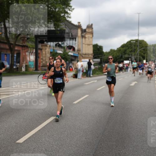 29.06.2025 - hella hamburg halbmarathon Yannick Fuchs http://msf.ph/oto/8208032 29.06.2025 10:44:57 20KM 1461, 1466, 1750, 1817, 2207, 2411, 2540, 2880, 3654, 4077, 4816, 5018, 5115, 6027, 6712, 7052, 7134, 7369, 7397, 7583, 7930, 7932, 8117, 8205, 8261, 8819, 9057, 10215, 11214, 11422, 12016, 12778, 12949, 13687, 13701, 13808, 13875, 14034, 14125, 14626, 15362, 15395, 15720, 16285, 16291, 17129, 17179, 17221, 17823, 18006, 18182, 18394, 18413, 18489 meine-sportfotos.de