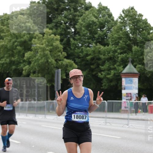 29.06.2025 - hella hamburg halbmarathon Jannik Wohlers http://msf.ph/oto/8208066 29.06.2025 10:26:11 Lombardsbrücke 1300, 2643, 4507, 4509, 4844, 6905, 7929, 8079, 8357, 9186, 11270, 12126, 13264, 14930, 15807, 16788, 17300, 17675, 18074, 18087 meine-sportfotos.de