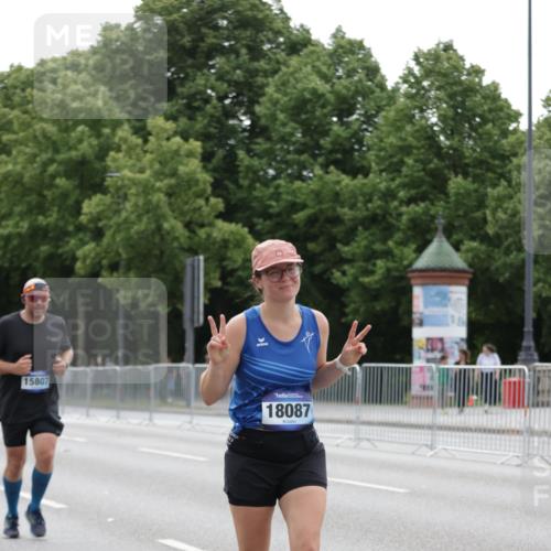 29.06.2025 - hella hamburg halbmarathon Jannik Wohlers http://msf.ph/oto/8208107 29.06.2025 10:26:11 Lombardsbrücke 1300, 2643, 4507, 4509, 4844, 6905, 7929, 8079, 8357, 9186, 11270, 12126, 13264, 14930, 15807, 16788, 17300, 17675, 18074, 18087 meine-sportfotos.de
