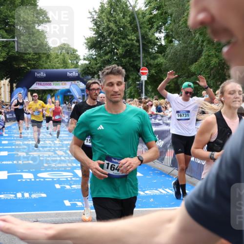 29.06.2025 - hella hamburg halbmarathon Zöllner http://msf.ph/oto/8208148 29.06.2025 10:49:19 Ziel 2013, 6158, 8112, 9348, 10053, 10189, 13450, 14526, 15523, 16369, 16731 meine-sportfotos.de