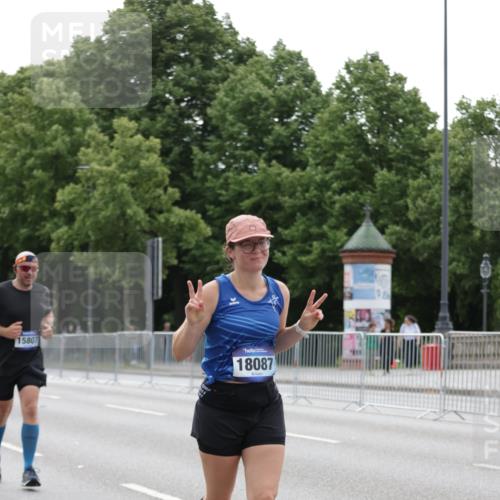 29.06.2025 - hella hamburg halbmarathon Jannik Wohlers http://msf.ph/oto/8208152 29.06.2025 10:26:11 Lombardsbrücke 1300, 2643, 4507, 4509, 4844, 6905, 7929, 8079, 8357, 9186, 11270, 12126, 13264, 14930, 15807, 16788, 17300, 17675, 18074, 18087 meine-sportfotos.de