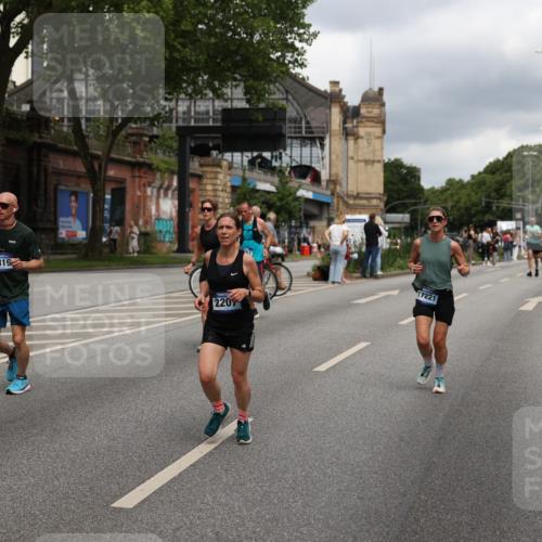 29.06.2025 - hella hamburg halbmarathon Yannick Fuchs http://msf.ph/oto/8208173 29.06.2025 10:44:58 20KM 1461, 1466, 1750, 1817, 2207, 2411, 2540, 2880, 3654, 4077, 4816, 5018, 5115, 6027, 6712, 7052, 7134, 7369, 7397, 7583, 8117, 8205, 8261, 8819, 9057, 10215, 11214, 11422, 12016, 12778, 12949, 13687, 13701, 13808, 13875, 14125, 14626, 15362, 15395, 15720, 16285, 16291, 17129, 17179, 17221, 17823, 18006, 18182, 18394, 18413, 18489 meine-sportfotos.de