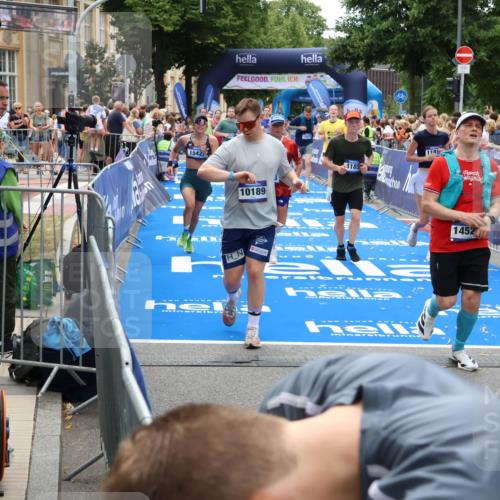 29.06.2025 - hella hamburg halbmarathon Zöllner http://msf.ph/oto/8208188 29.06.2025 10:49:27 Ziel 1342, 1476, 2878, 4183, 4185, 10189, 11339, 11779, 11819, 12670, 13269, 14526, 14838, 15422, 15784, 15894, 15966, 16891, 18476, 18887, 18960 meine-sportfotos.de