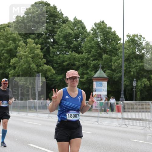 29.06.2025 - hella hamburg halbmarathon Jannik Wohlers http://msf.ph/oto/8208210 29.06.2025 10:26:11 Lombardsbrücke 1300, 2643, 4507, 4509, 4844, 6905, 7929, 8079, 8357, 9186, 11270, 12126, 13264, 14930, 15807, 16788, 17300, 17675, 18074, 18087 meine-sportfotos.de