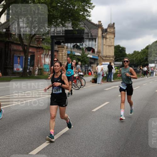 29.06.2025 - hella hamburg halbmarathon Yannick Fuchs http://msf.ph/oto/8208232 29.06.2025 10:44:58 20KM 1461, 1466, 1750, 1817, 2207, 2411, 2540, 2880, 3654, 4077, 4816, 5018, 5115, 6027, 6712, 7052, 7134, 7369, 7397, 7583, 8117, 8205, 8261, 8819, 9057, 10215, 11214, 11422, 12016, 12778, 12949, 13687, 13701, 13808, 13875, 14125, 14626, 15362, 15395, 15720, 16285, 16291, 17129, 17179, 17221, 17823, 18006, 18182, 18394, 18413, 18489 meine-sportfotos.de