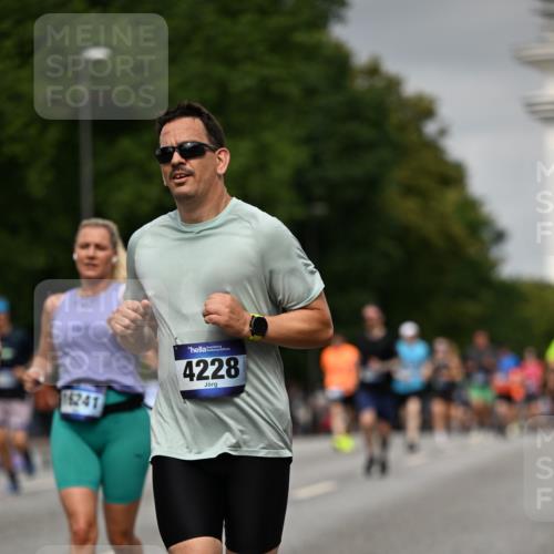 29.06.2025 - hella hamburg halbmarathon Dr. Thomas Lammeyer http://msf.ph/oto/8208238 29.06.2025 10:12:12 Kennedybrücke 1079, 1173, 1427, 2032, 2309, 3328, 3922, 4228, 4864, 5347, 6100, 7019, 7476, 9071, 9338 meine-sportfotos.de