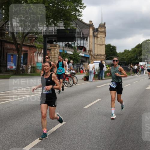 29.06.2025 - hella hamburg halbmarathon Yannick Fuchs http://msf.ph/oto/8208262 29.06.2025 10:44:58 20KM 1461, 1466, 1750, 1817, 2207, 2411, 2540, 2880, 3654, 4077, 4816, 5018, 5115, 6027, 6712, 7052, 7134, 7369, 7397, 7583, 8117, 8205, 8261, 8819, 9057, 10215, 11214, 11422, 12016, 12778, 12949, 13687, 13701, 13808, 13875, 14125, 14626, 15362, 15395, 15720, 16285, 16291, 17129, 17179, 17221, 17823, 18006, 18182, 18394, 18413, 18489 meine-sportfotos.de