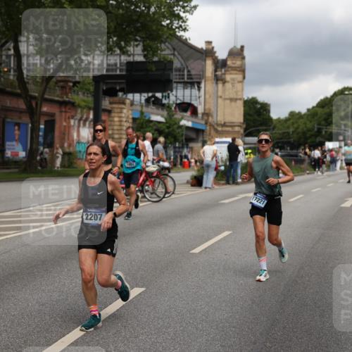 29.06.2025 - hella hamburg halbmarathon Yannick Fuchs http://msf.ph/oto/8208287 29.06.2025 10:44:58 20KM 1461, 1466, 1750, 1817, 2207, 2411, 2540, 2880, 3654, 4077, 4816, 5018, 5115, 6027, 6712, 7052, 7134, 7369, 7397, 7583, 8117, 8205, 8261, 8819, 9057, 10215, 11214, 11422, 12016, 12778, 12949, 13687, 13701, 13808, 13875, 14125, 14626, 15362, 15395, 15720, 16285, 16291, 17129, 17179, 17221, 17823, 18006, 18182, 18394, 18413, 18489 meine-sportfotos.de