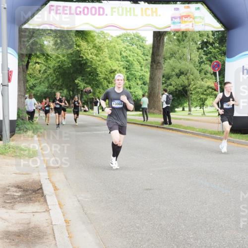 29.06.2025 - hella hamburg halbmarathon MichiJ http://msf.ph/oto/8208308 29.06.2025 10:22:46 Zwischen KM18-KM19 1959, 2836, 6473, 12290, 13066, 14549, 14975, 16148, 16724, 17802, 18455, 18731 meine-sportfotos.de