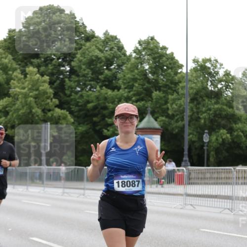 29.06.2025 - hella hamburg halbmarathon Jannik Wohlers http://msf.ph/oto/8208329 29.06.2025 10:26:11 Lombardsbrücke 1300, 2643, 4507, 4509, 4844, 6905, 7929, 8079, 8357, 9186, 11270, 12126, 13264, 14930, 15807, 16788, 17300, 17675, 18074, 18087 meine-sportfotos.de