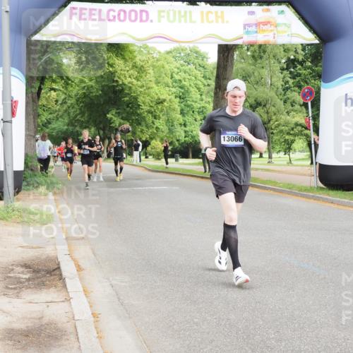 29.06.2025 - hella hamburg halbmarathon MichiJ http://msf.ph/oto/8208403 29.06.2025 10:22:47 Zwischen KM18-KM19 6473, 12290, 13066, 14549, 14975, 16148, 17802, 18455, 18731 meine-sportfotos.de