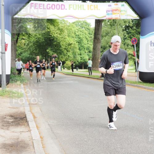 29.06.2025 - hella hamburg halbmarathon MichiJ http://msf.ph/oto/8208437 29.06.2025 10:22:47 Zwischen KM18-KM19 6473, 12290, 13066, 14549, 14975, 16148, 17802, 18455, 18731 meine-sportfotos.de