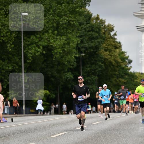 29.06.2025 - hella hamburg halbmarathon Dr. Thomas Lammeyer http://msf.ph/oto/8208447 29.06.2025 10:12:14 Kennedybrücke 1079, 1427, 1527, 2032, 2309, 3328, 3922, 4228, 4864, 5347, 6100, 7019, 9071, 9338 meine-sportfotos.de