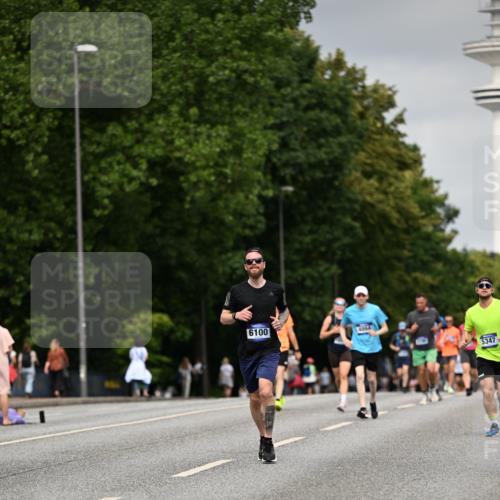 29.06.2025 - hella hamburg halbmarathon Dr. Thomas Lammeyer http://msf.ph/oto/8208459 29.06.2025 10:12:15 Kennedybrücke 1079, 1427, 1527, 2190, 2309, 3922, 4228, 4864, 5347, 6100, 7019, 9071, 9338 meine-sportfotos.de