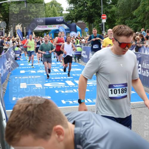 29.06.2025 - hella hamburg halbmarathon Zöllner http://msf.ph/oto/8208470 29.06.2025 10:49:30 Ziel 1342, 1476, 2878, 8437, 8689, 8813, 11339, 11779, 12094, 12670, 13269, 14838, 15784, 15894, 15966, 16891, 18476, 18887, 18960 meine-sportfotos.de