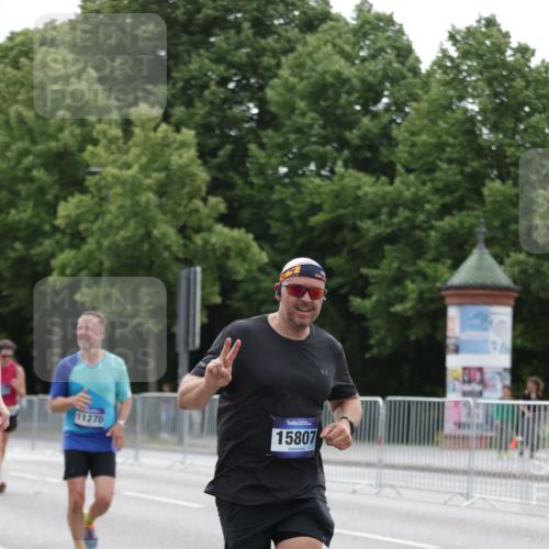 29.06.2025 - hella hamburg halbmarathon Jannik Wohlers http://msf.ph/oto/8208483 29.06.2025 10:26:12 Lombardsbrücke 1300, 2643, 4507, 4509, 4844, 6905, 7929, 8079, 8357, 9186, 11270, 12126, 13264, 14930, 15027, 15807, 16788, 17300, 17675, 18074, 18087, 18516 meine-sportfotos.de