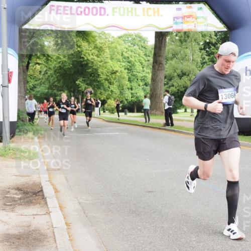 29.06.2025 - hella hamburg halbmarathon MichiJ http://msf.ph/oto/8208494 29.06.2025 10:22:47 Zwischen KM18-KM19 6473, 12290, 13066, 14549, 14975, 16148, 17802, 18455, 18731 meine-sportfotos.de