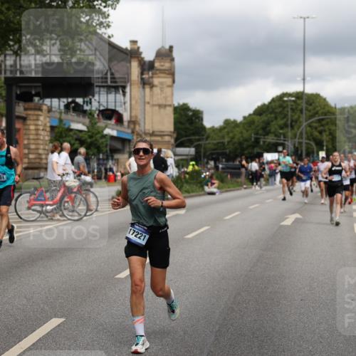 29.06.2025 - hella hamburg halbmarathon Yannick Fuchs http://msf.ph/oto/8208500 29.06.2025 10:44:58 20KM 1461, 1466, 1750, 1817, 2207, 2411, 2540, 2880, 3654, 4077, 4816, 5018, 5115, 6027, 6712, 7052, 7134, 7369, 7397, 7583, 8117, 8205, 8261, 8819, 9057, 10215, 11214, 11422, 12016, 12778, 12949, 13687, 13701, 13808, 13875, 14125, 14626, 15362, 15395, 15720, 16285, 16291, 17129, 17179, 17221, 17823, 18006, 18182, 18394, 18413, 18489 meine-sportfotos.de