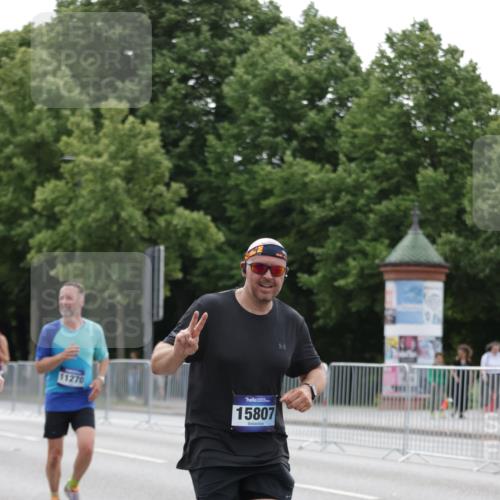 29.06.2025 - hella hamburg halbmarathon Jannik Wohlers http://msf.ph/oto/8208513 29.06.2025 10:26:13 Lombardsbrücke 1300, 2643, 4507, 4509, 4844, 6625, 6905, 7929, 8079, 9186, 11270, 12126, 13264, 14930, 15027, 15807, 15878, 16788, 17300, 17675, 18074, 18087, 18516 meine-sportfotos.de