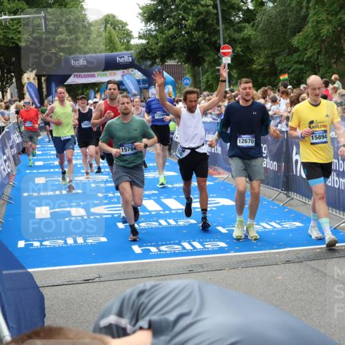 29.06.2025 - hella hamburg halbmarathon Zöllner http://msf.ph/oto/8208540 29.06.2025 10:49:32 Ziel 1342, 1476, 2592, 2596, 2878, 8437, 8689, 8813, 11339, 11340, 11779, 12094, 12670, 13233, 13269, 14838, 15784, 15857, 15894, 15966, 16114, 16592, 16891, 18476, 18887, 18960 meine-sportfotos.de