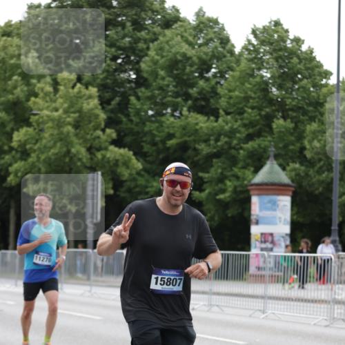 29.06.2025 - hella hamburg halbmarathon Jannik Wohlers http://msf.ph/oto/8208541 29.06.2025 10:26:13 Lombardsbrücke 1300, 2643, 4507, 4509, 4844, 6625, 6905, 7929, 8079, 9186, 11270, 12126, 13264, 14930, 15027, 15807, 15878, 16788, 17300, 17675, 18074, 18087, 18516 meine-sportfotos.de
