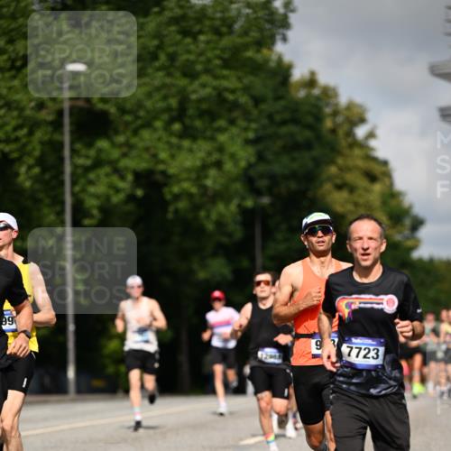 29.06.2025 - hella hamburg halbmarathon Dr. Thomas Lammeyer http://msf.ph/oto/8208563 29.06.2025 09:48:45 Kennedybrücke 1990, 2689, 3043, 4050, 4129, 4679, 4698, 4749, 5070, 5328, 5746, 5826, 6358, 7272, 7481, 7723, 8190, 8209, 8883, 9137, 9381, 9634, 10017, 10171, 11120, 11413 meine-sportfotos.de