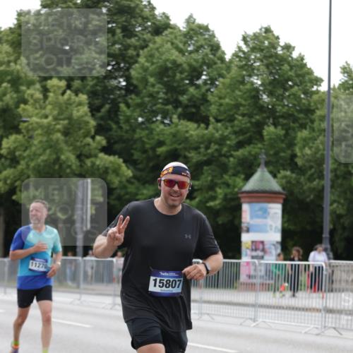 29.06.2025 - hella hamburg halbmarathon Jannik Wohlers http://msf.ph/oto/8208574 29.06.2025 10:26:13 Lombardsbrücke 1300, 2643, 4507, 4509, 4844, 6625, 6905, 7929, 8079, 9186, 11270, 12126, 13264, 14930, 15027, 15807, 15878, 16788, 17300, 17675, 18074, 18087, 18516 meine-sportfotos.de